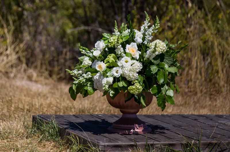 outdoor reception floral arrangement